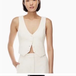 Aritzia Desire vest size 6 in white NWOT